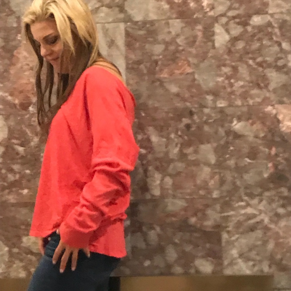Gap top ๐ 2 hours party sale ๐ - Picture 3 of 8